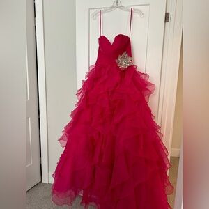 Prom Dress 👗 Vibrant fuchsia, pink Strapless Gown with Embellishment